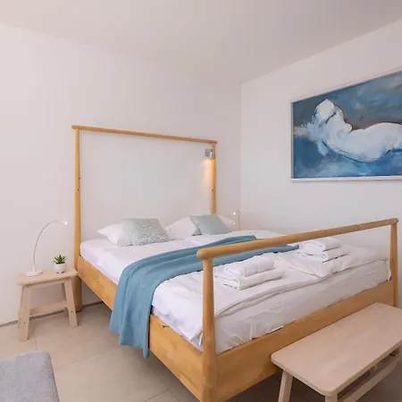 Jolara With Heated Pool Apartman