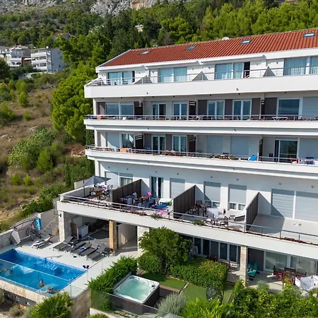Апартаменти Jolara With Heated Pool